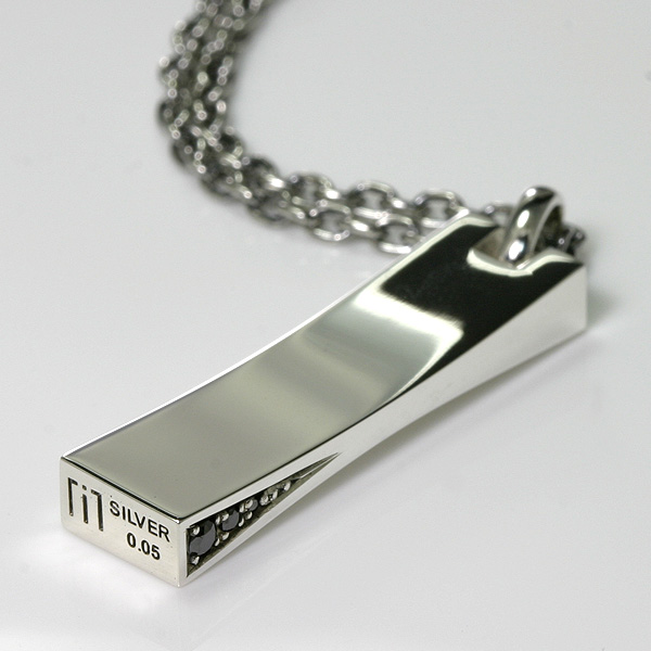 シルバー925×ブラックダイヤが映える洗練ネックレスレビュー