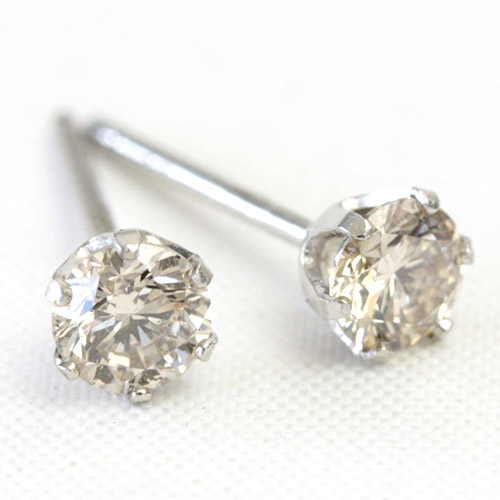 シャンパンブラウンダイヤピアスの上品な輝きと魅力レビュー