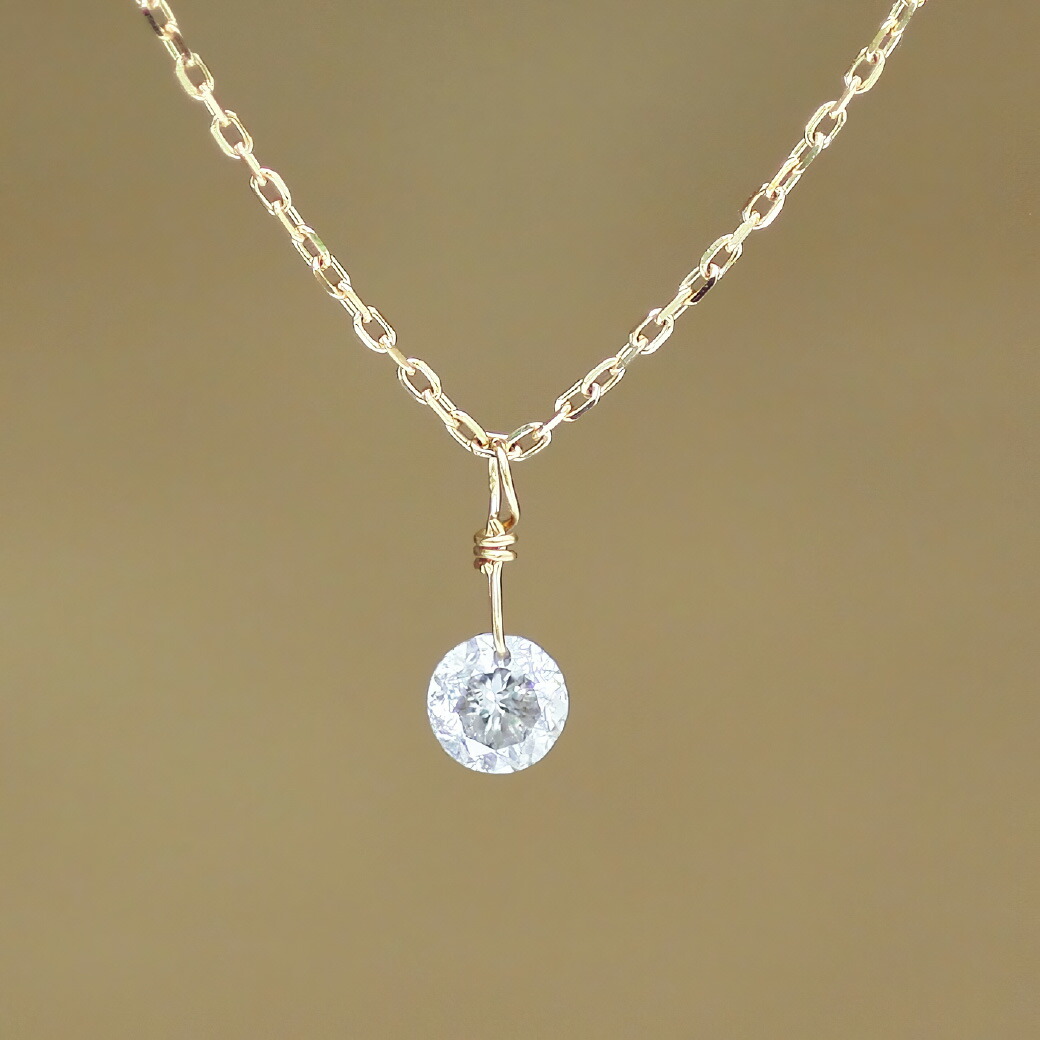 繊細な輝きが魅力|SISTINA 18金レーザーホールダイヤネックレスレビュー